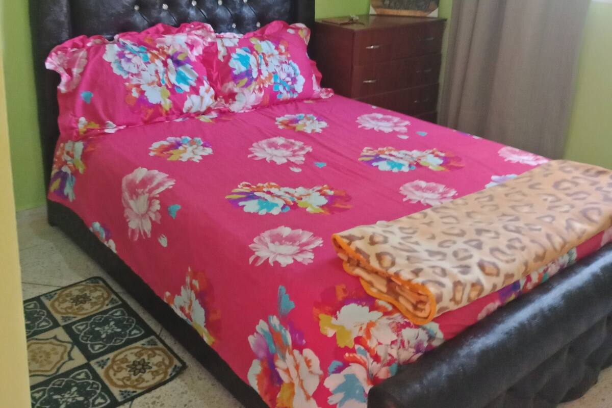 Bungalow Keluarga, 3 kamar tidur, 2 kamar mandi | Tirai kedap cahaya dan seprai linen