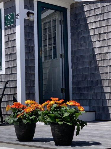 Cottage #28 - Free Standing  Sutton Place Cottage. Private beach across street.