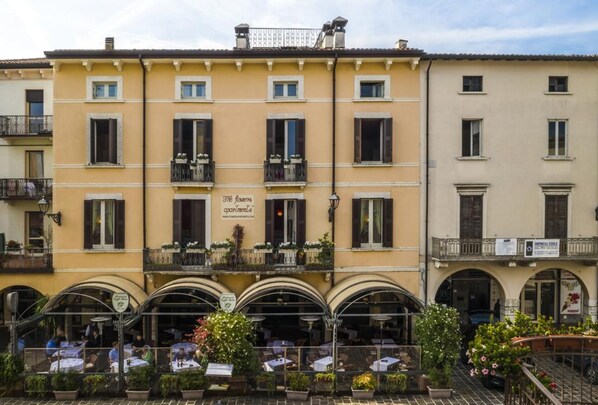 Exterior - Flower Apartments - Deluxe Apartment 1 (Desenzano del Garda)
