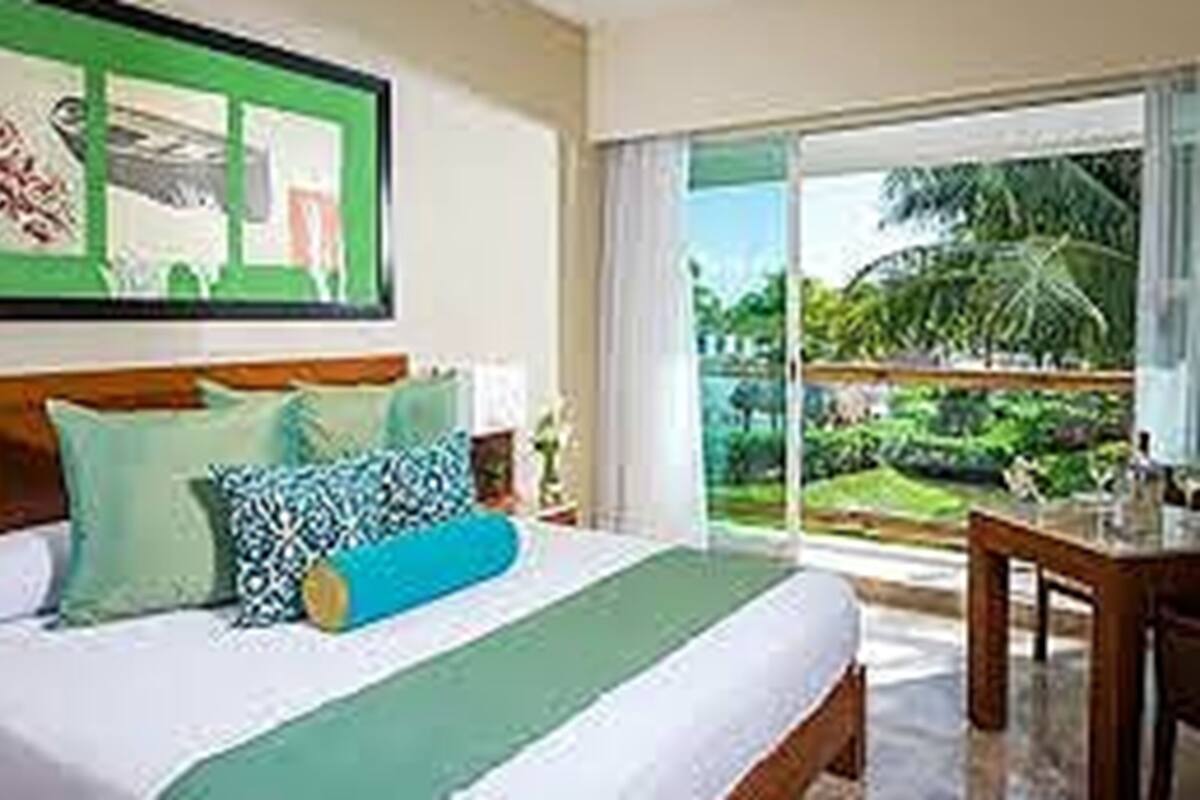 WiFi (free), individually decorated, individually furnished, bed sheets