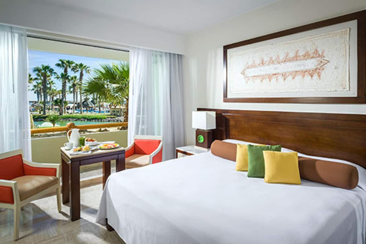 Premium bedding, Select Comfort beds, free WiFi, bed sheets