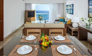 Apartamento, 2 habitaciones | Servicio de comidas en la habitación