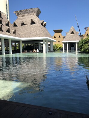 Outdoor pool - Vida Maya by Dicasi Acapulco (Acapulco)