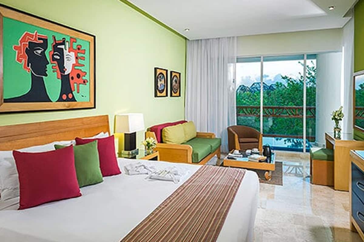 1 bedroom, premium bedding, Select Comfort beds, bed sheets