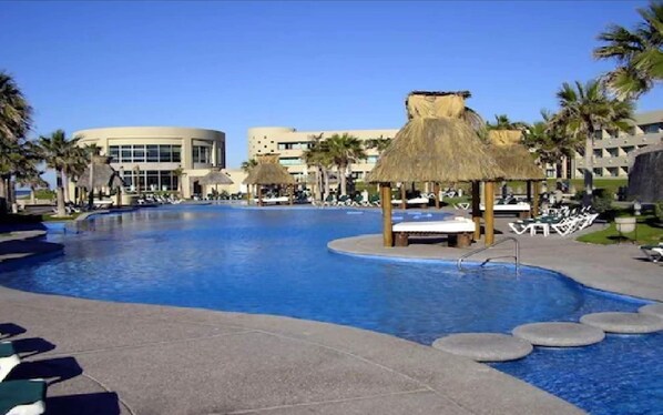 Outdoor pool - Grand Maya by Dicasi PP (Puerto Peñasco)