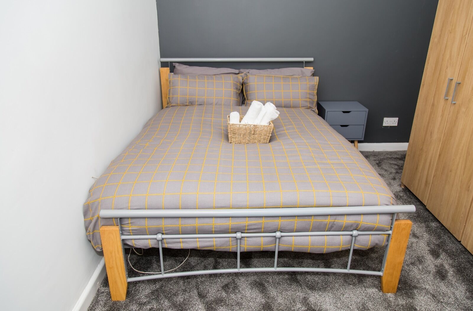 4 bedrooms, iron/ironing board, free WiFi, bed sheets
