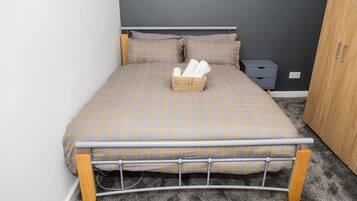 4 bedrooms, iron/ironing board, free WiFi, bed sheets