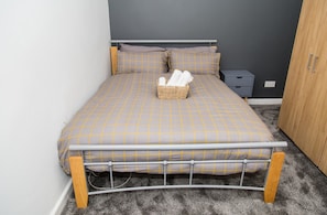 4 bedrooms, iron/ironing board, free WiFi, bed sheets