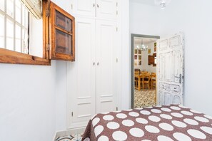 2 habitaciones, tabla de planchar con plancha y wifi gratis 
