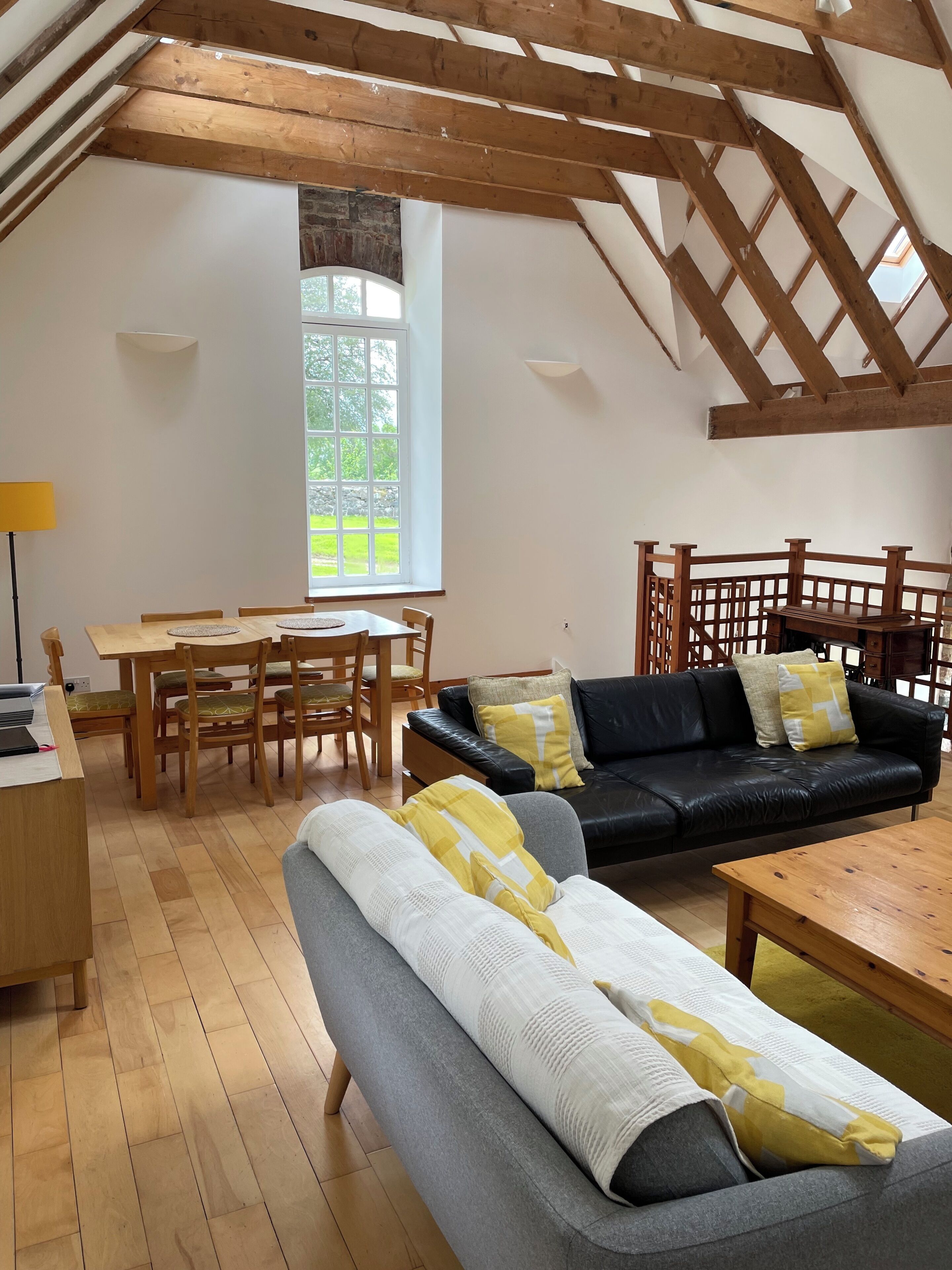 Smart TV, fireplace, stereo