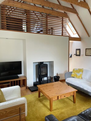 Smart-TV, Kamin, Stereoanlage