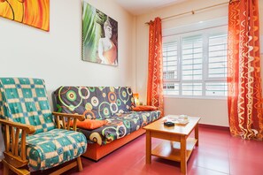 TV - Charming Apartment in a Central Location with Air Conditioning (Conil de la Frontera)