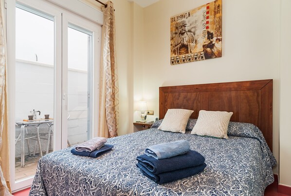 1 bedroom, iron/ironing board, free WiFi, bed sheets - Charming Apartment in a Central Location with Air Conditioning (Conil de la Frontera)