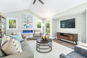 Smart TV - 27 Hollyberry Lane: A BESTNEST by Beverly Serral (Hilton Head Island)