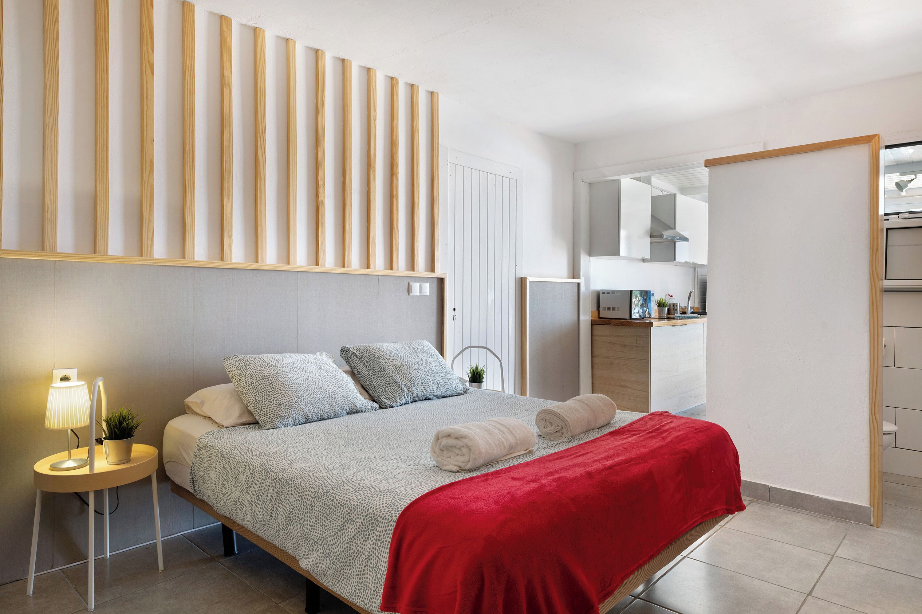 1 slaapkamer, een strijkplank/strijkijzer, gratis wifi, beddengoed