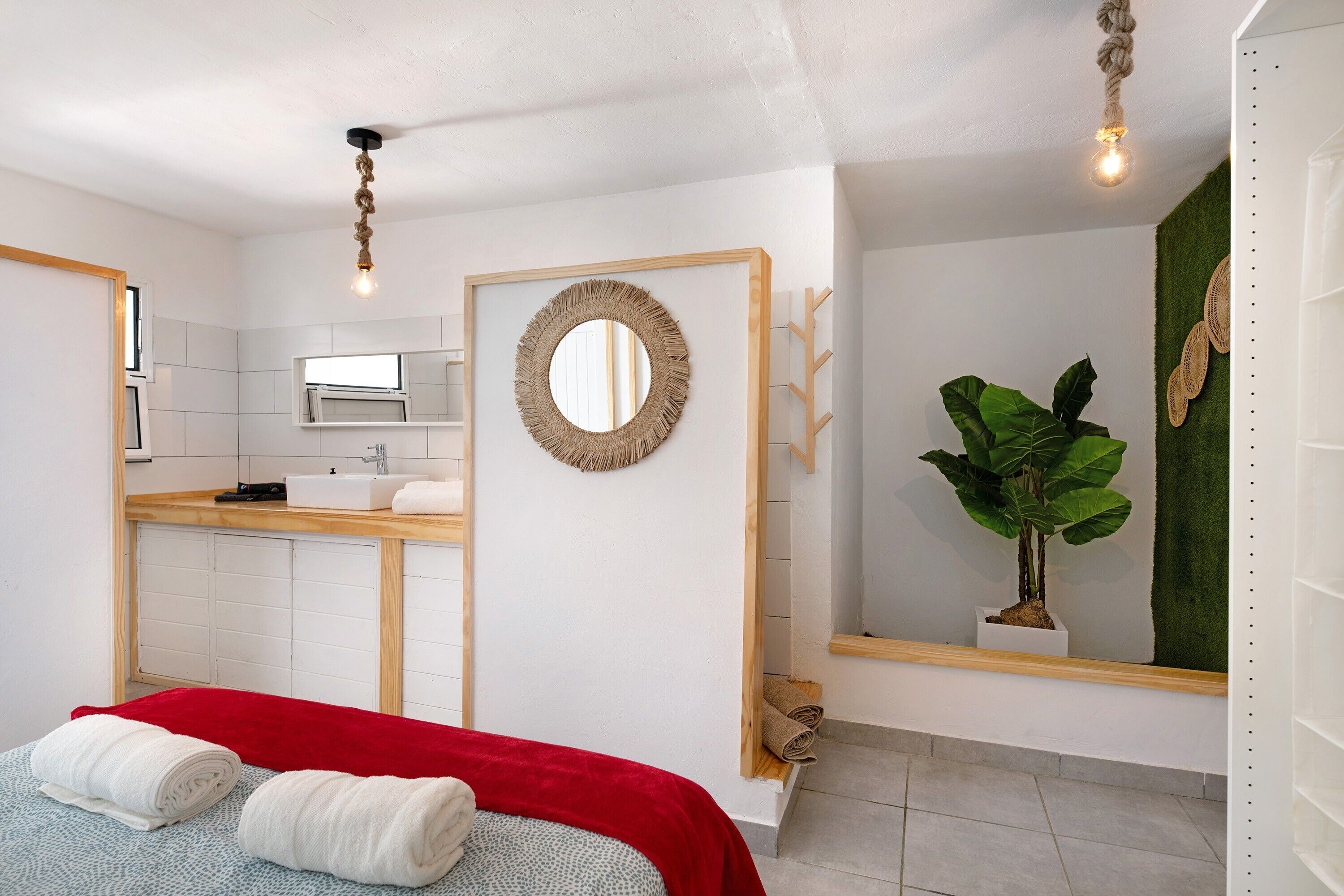 1 室のベッドルーム、アイロン / アイロン台、WiFi (無料)、ベッドシーツ