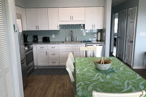 Frigorífic, microones, forn i placa de cuina