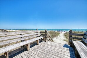 Beach - Dreamscaper - Five Bedroom, Four 1/2 Bath Home with private pool (Surfside Beach)