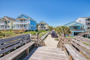 Exterior - Dreamscaper - Five Bedroom, Four 1/2 Bath Home with private pool (Surfside Beach)