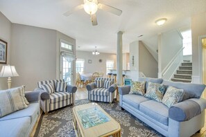 TV, DVD player, stereo - Dreamscaper - Five Bedroom, Four 1/2 Bath Home with private pool (Surfside Beach)