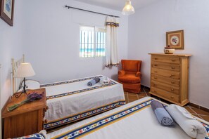 2 chambres, fer et planche à repasser, Wi-Fi gratuit, draps fournis