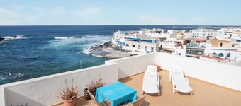 Centraal Appartement "El Muellito" Aan het Strand met Dakterras & WiFi