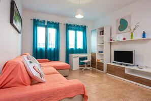 3 bedrooms, iron/ironing board, free WiFi, bed sheets - Central Apartment "El Muellito" On the Beach with Rooftop Terrace & Wi-Fi (El Cotillo)