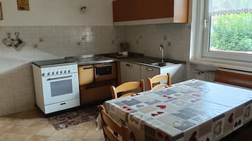 Kühlschrank, Ofen, Herdplatte, Geschirrspüler