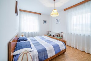 3 chambres, fer et planche à repasser, Wi-Fi gratuit