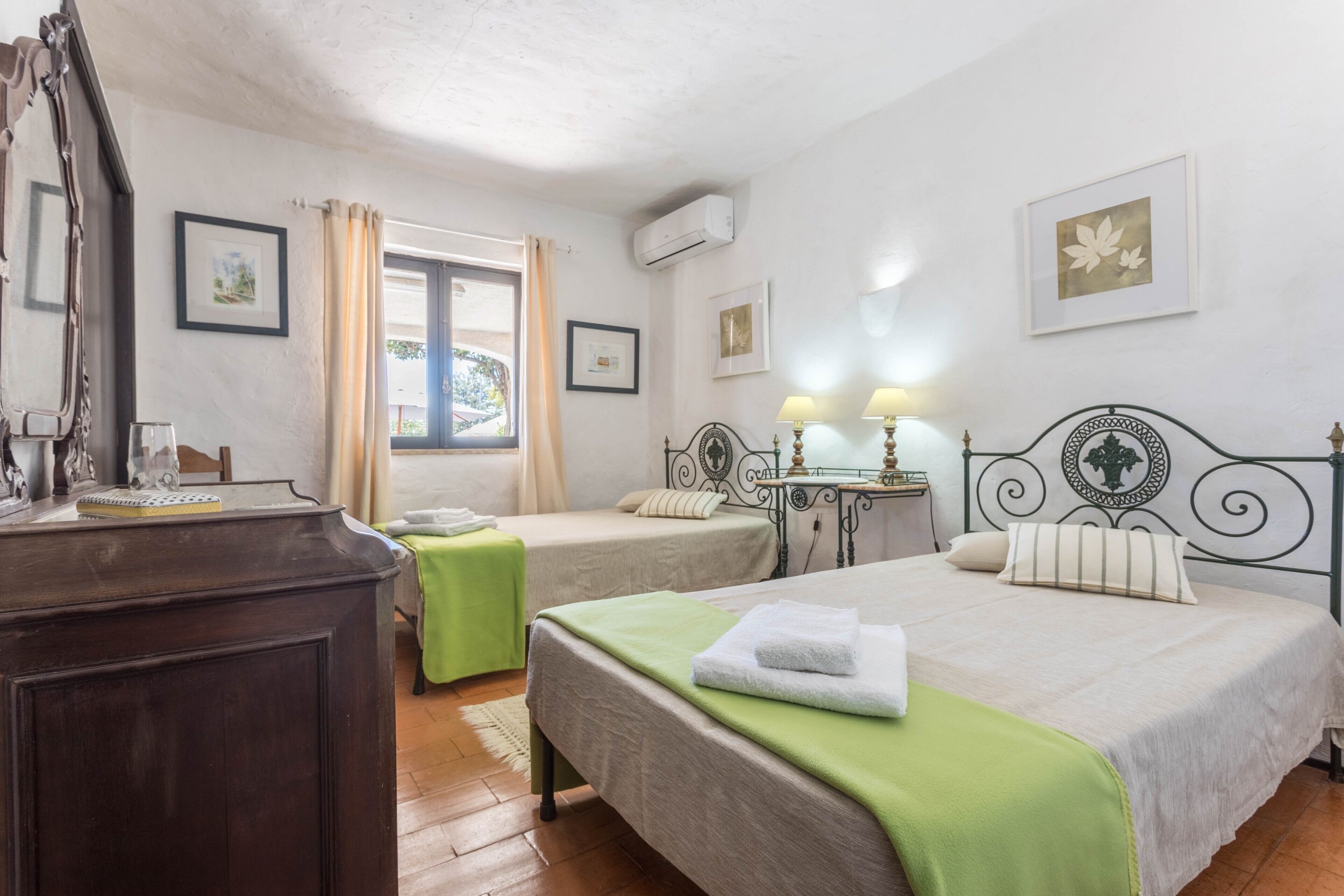 6 bedrooms, iron/ironing board, free WiFi, bed sheets