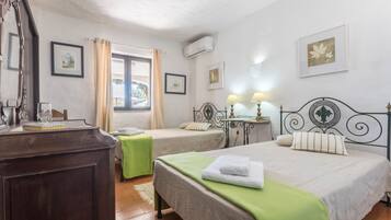 6 bedrooms, iron/ironing board, free WiFi, bed sheets