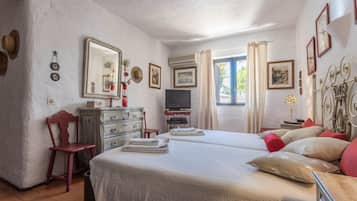 6 bedrooms, iron/ironing board, free WiFi, bed sheets