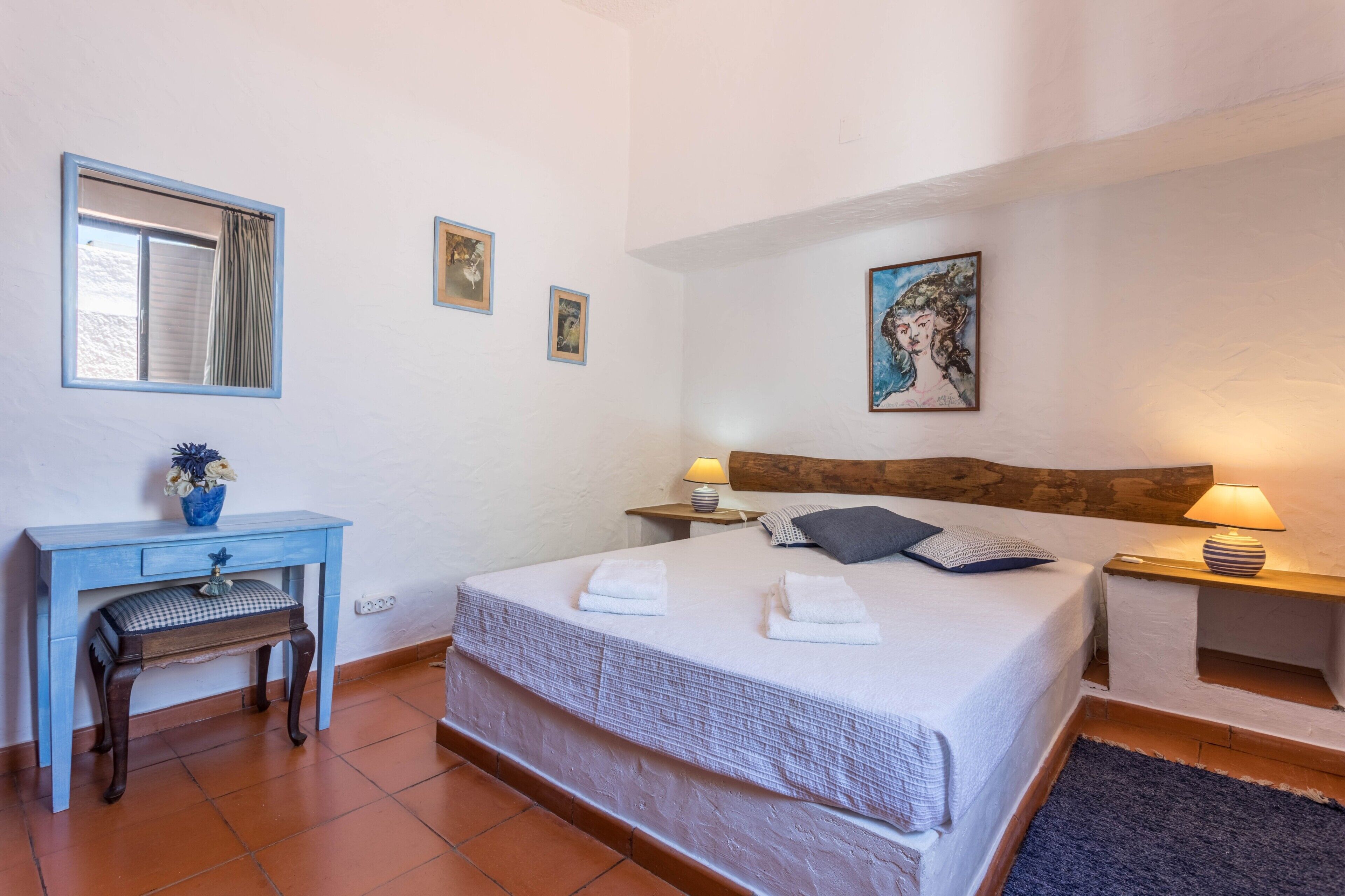 6 bedrooms, iron/ironing board, free WiFi, bed sheets
