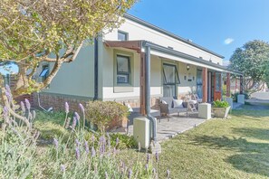 Deluxe House, 4 Bedrooms | Garden view - Fraai Uitzicht Struisbaai (Struisbaai)
