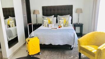 Egyptian cotton sheets, premium bedding, minibar, iron/ironing board