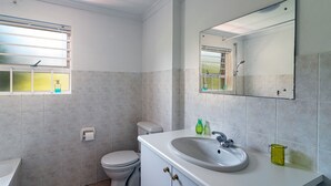 Unclassified image, 4 of 9, button - Summer Apartment (Knysna)