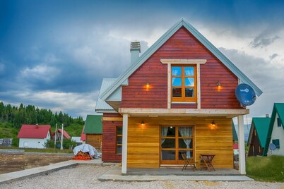 Sunshine Mountain Oasis in City Center of Zabljak