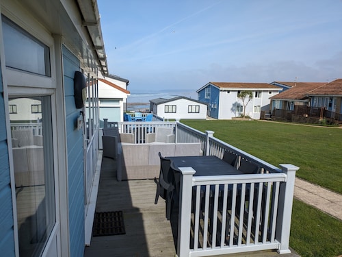 2-bedroom sea view property 1 min from the sea & SW Coast Path