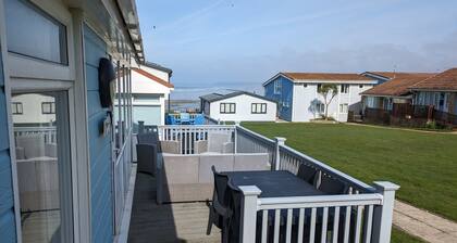 2-bedroom sea view property 1 min from the sea & SW Coast Path