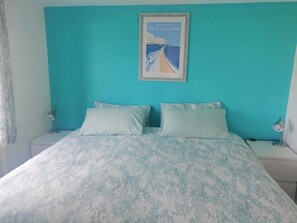 2 bedrooms, iron/ironing board, free WiFi, bed sheets