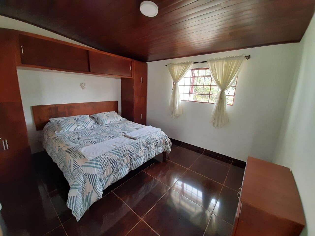 6 Schlafzimmer, Schreibtisch, kostenloses WLAN, Bettwäsche