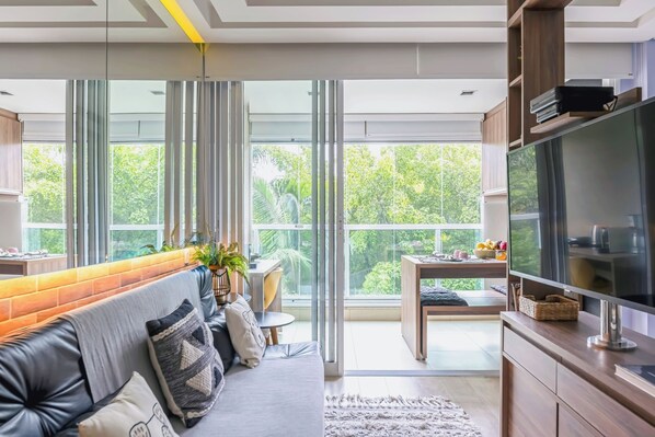 Smart TV - Studio in Praça Madá with sauna, swimming pool and gym. (Vila Madalena)