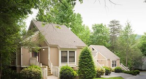 Exterior - Mountain Loft Resort ~ 1 villa villa (Gatlinburg)