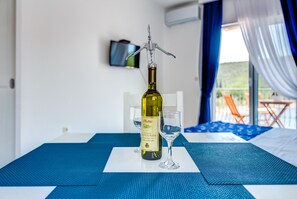 Apartamento luxo | 1 quarto, escrivaninha, ferros/tábuas de passar roupa, roupa de cama