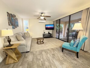 Living area - Updated Wailea Ground Floor Condo Four Pools Steps to Keawakapu Beach (Wailea)