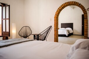 高级开间套房 | 免费 WiFi、床单