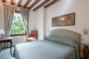 1 habitación, escritorio y cortinas blackout 