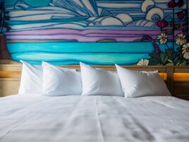 Queen Room | Desk, laptop workspace, free WiFi, bed sheets