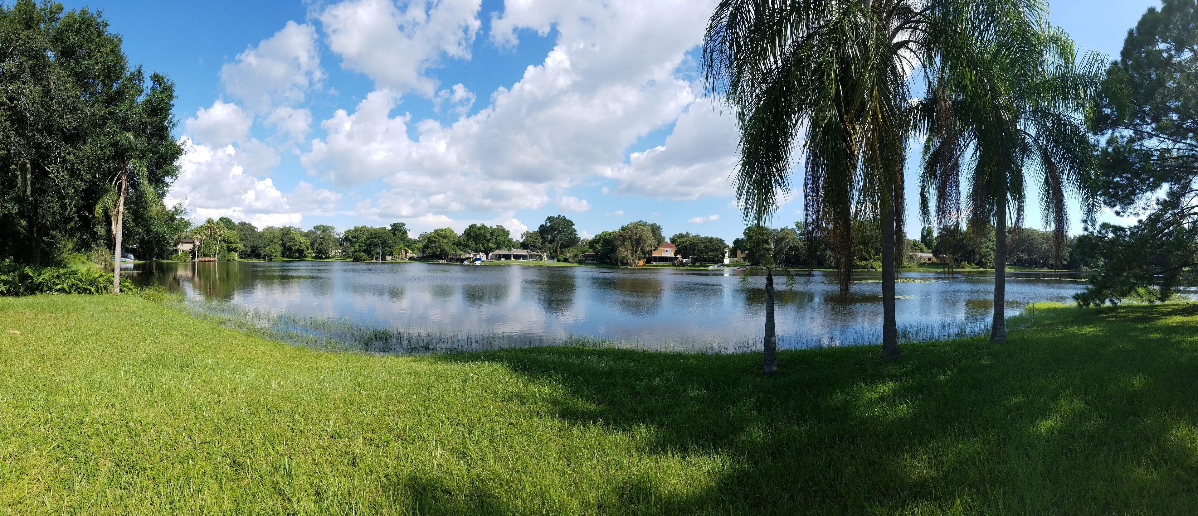 Charming, lakefront cottage-like home with pool