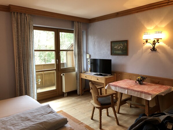 Double Room | Living area | Flat-screen TV